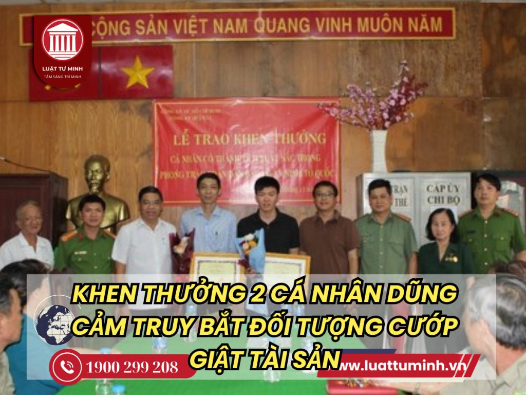 TPHCM: Khen thưởng 2 cá nhân dũng cảm truy bắt đối tượng cướp giật tài sản - Luật Tư Minh